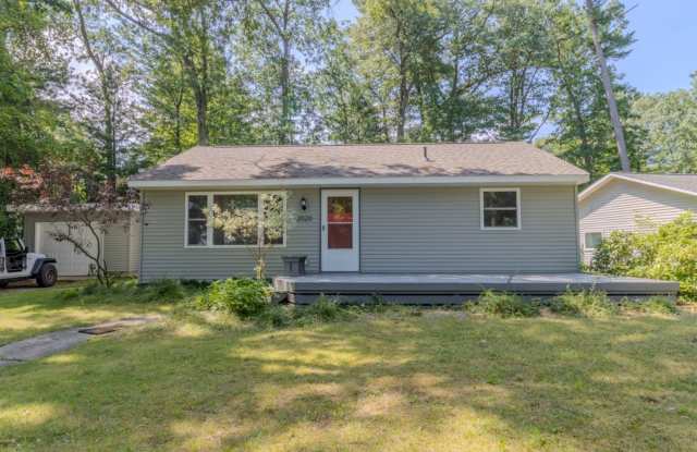 The Little Bungalow of Your Dreams Near East Bay! 2BR / 1BA Long-Term Rental photos photos