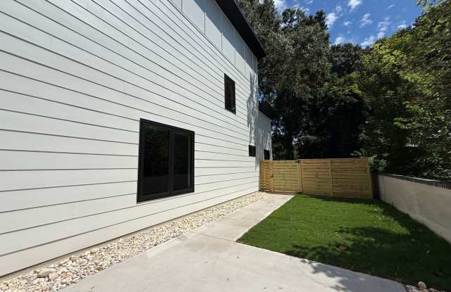 **OFFERING 1-MONTH RENT FREE & REFUNDABLE APPLICATION FEES** Newly Built Luxury 3BD, 2.5BA Downtown Raleigh Home with a Private Fenced Yard, No Shared Walls & a 2-Car Attached Garage Gallery 2