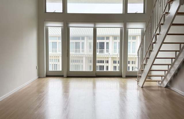 448 Ocean Avenue N Gallery 2