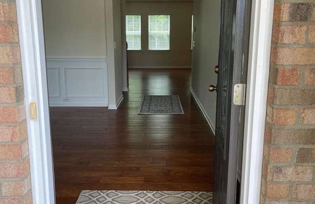 Room in 6 Bedroom Home at Agnew Dr Gallery 4