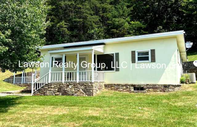 Cozy Three Bedroom Home in Salem with Large Shed photos photos