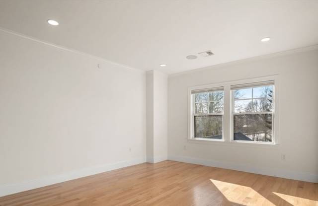18 Robert St Gallery 2
