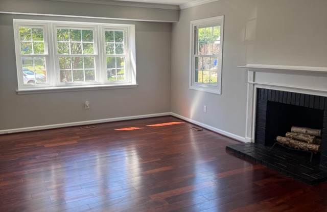 12406 RYLAND Court Gallery 4