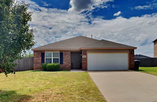 Spacious 3 Bedroom 2 Bathroom Home in Mustang School District photos photos
