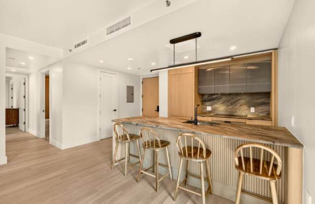 400 West 38th Street photos photos