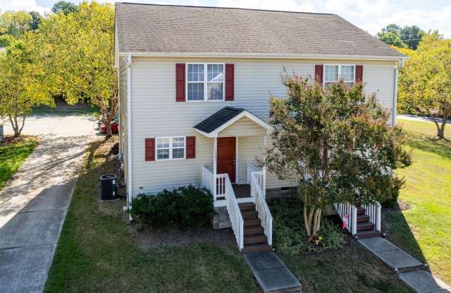 Bright, Move-In Ready 3 Bed / 2.5 Bath in Apex with Back Deck Gallery 3