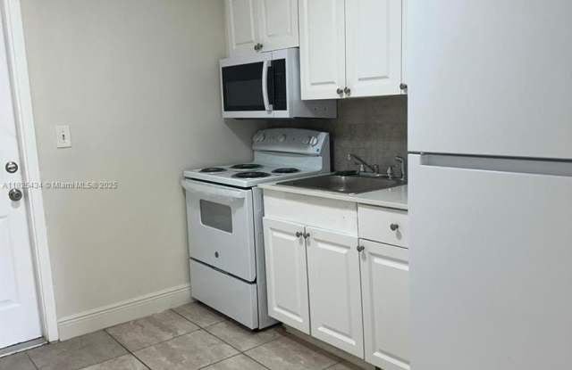 4141 SW 20th St photos photos