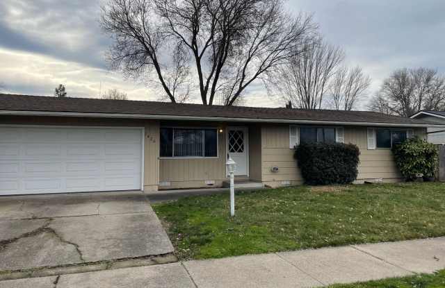 Nice 3 Bedroom 1.5 Bathroom Home w/Large fully Fenced Back Yard photos photos