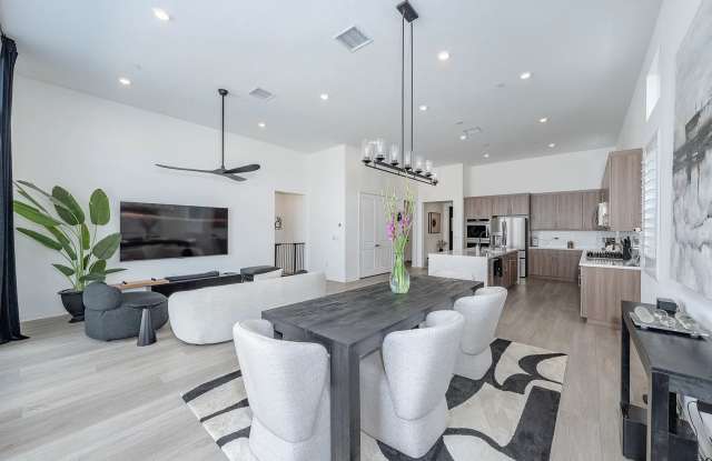 Palm Springs Paradise: Designer-Furnished Home with Private Pool & Spa Gallery 1