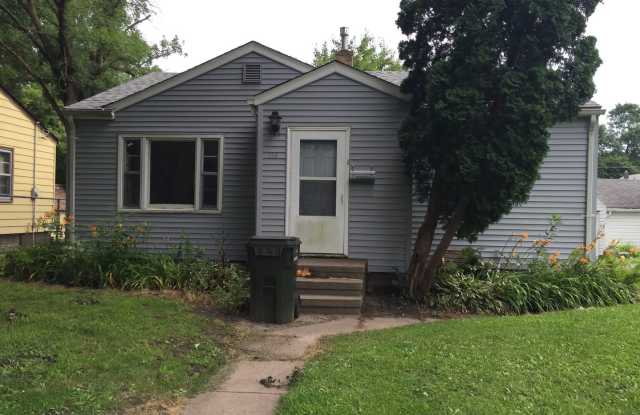 2 Bedroom, 1 Bath Single Family Home 138 Madison St Waterloo in the Highland School District! photos photos