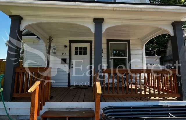 A Timeless & Elegant 2 Bedroom 1 Bathroom Single Family Home photos photos