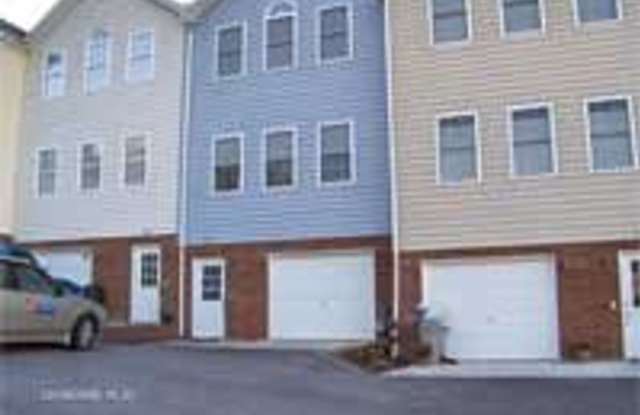 2 Bedroom 2.5 Bath Townhouse with 1 car garage photos photos
