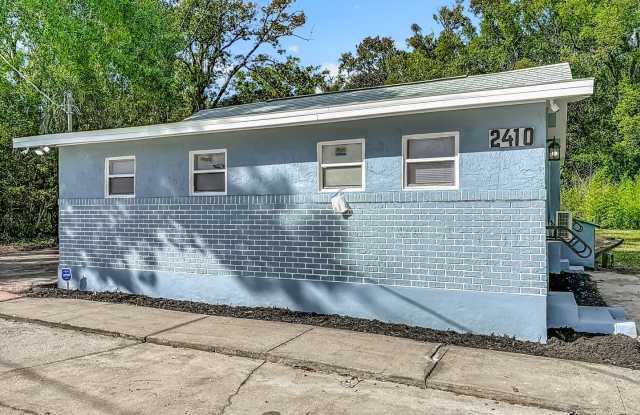 2 bed/1.5 bath Single-Family Home on Large Lot in Sanford! photos photos