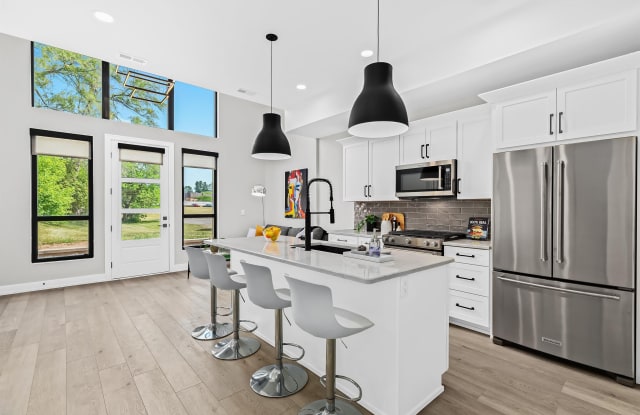 460 W Tienken - 460 West Tienken Road, Rochester Hills, MI 48306