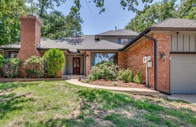 Massive 4BD/3BTH and 2 Car garage Home! Minutes from I-35 - 1408 Fox View Court, Edmond, OK 73034