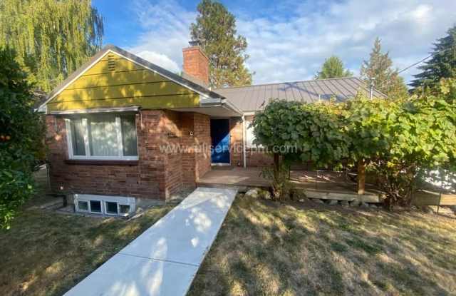 Classic Mid-Century Bryant Home with Flexible Floor Plan, Two Kitchens, Two Offices & Expansive Outdoor Space Gallery 1