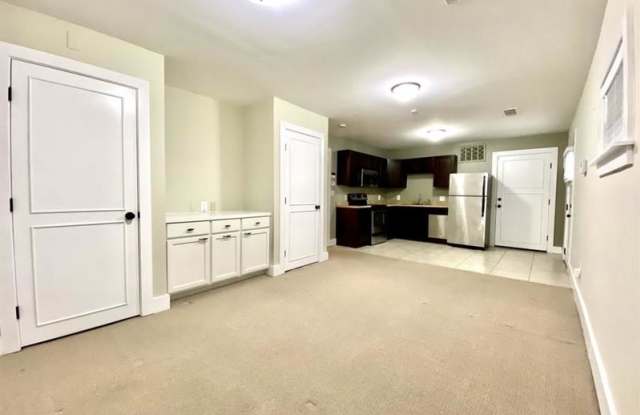 407 N Highland Avenue NE Gallery 3