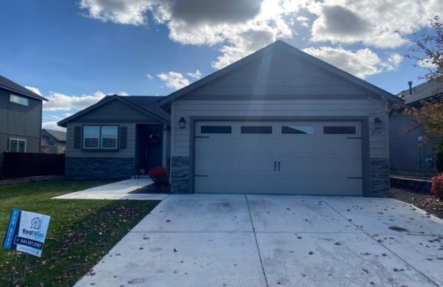 2534 NW Hemlock Way - 2534 NW Hemlock Way, Redmond, OR 97756