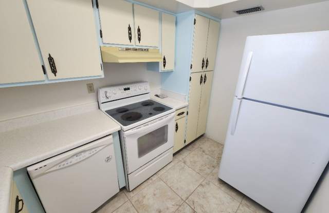 Charming 2 Bedroom 1.5 Bath Condo Gallery 3