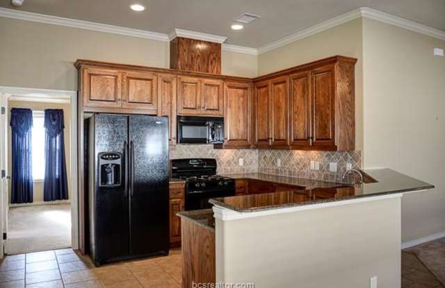 AUGUST 2027 PRE-LEASE! Beautiful 5 Bed/4 Bath House in South College Station! Gallery 4