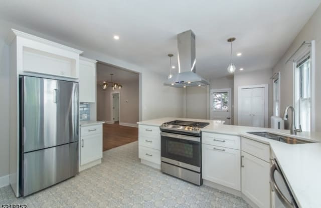 446 Valley Rd - 446 Valley Road, Upper Montclair, NJ 07043