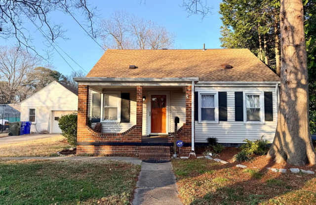 Charming Cape Cod Single Family with inground pool in Norfolk photos photos