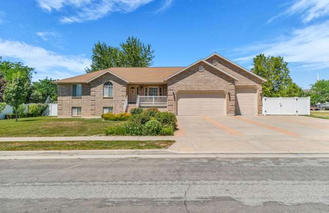 Spacious 5 Bed Kaysville Home with 3-Car Garage Gallery 1