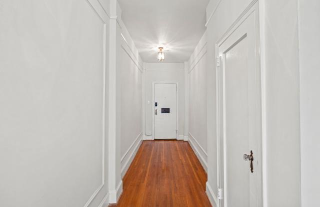 301 W 10th St Gallery 3