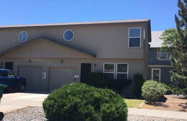 570 W 9th St #B - 2BR townhouse near UNR Available August 1st! - 570 West 9th Street, Reno, NV 89503