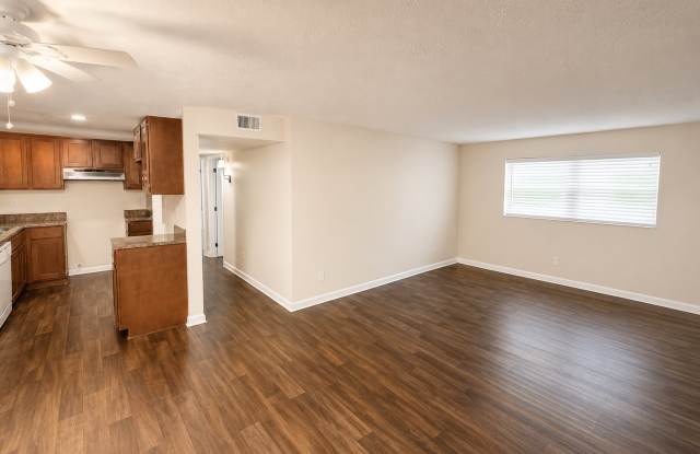 Auburndale Place Apartments! Gallery 3