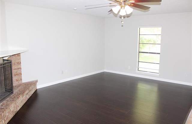 107 West Way Gallery 2