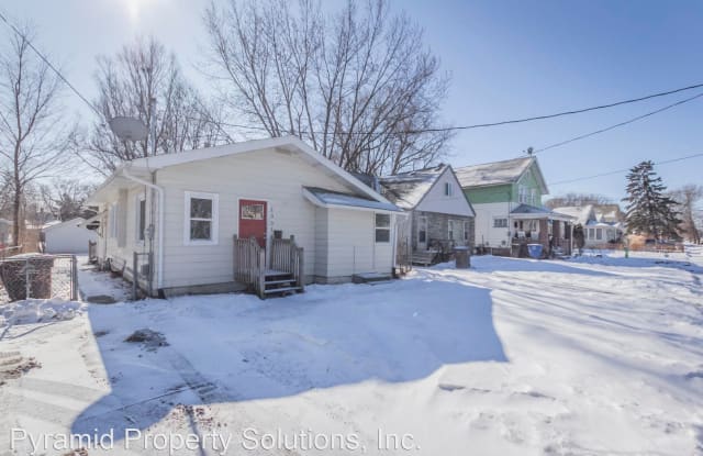 2337 E Grand Ave - 2337 East Grand Avenue, Des Moines, IA 50317