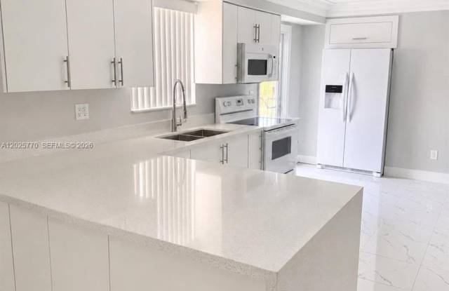 5735 Hayes Street, Hollywood, FL 33021 photos photos