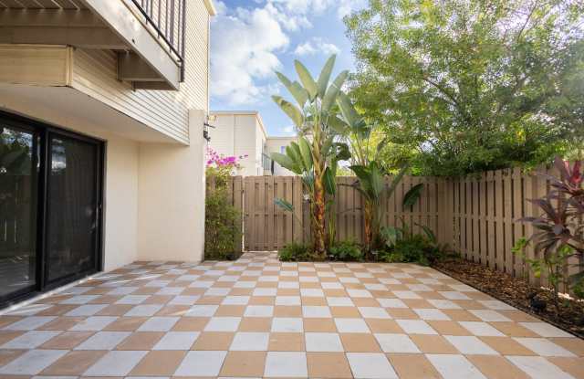 1640 Shaker Circle photos photos