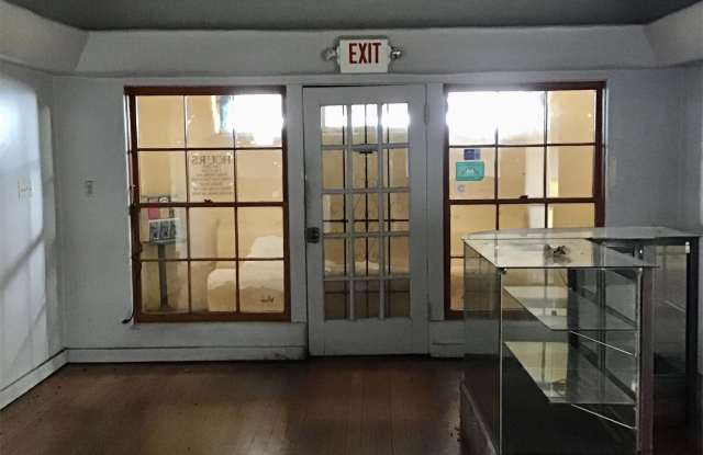 1617 Silver Heights Boulevard Gallery 3