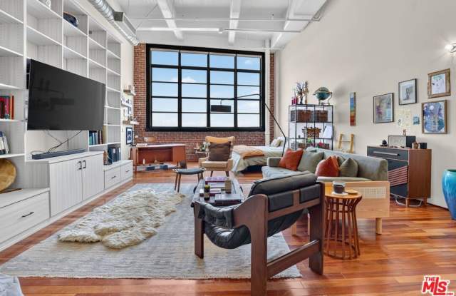 1850 Industrial St Gallery 1