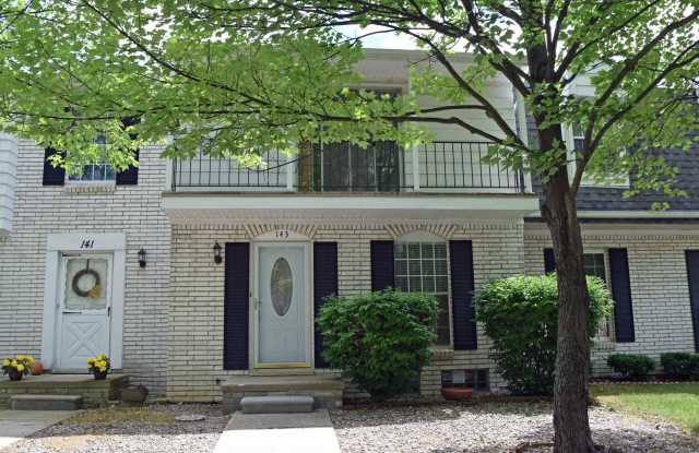 Sharp 2 bedroom, 2 1/2 bath with basement townhouse in Rochester Hills photos photos