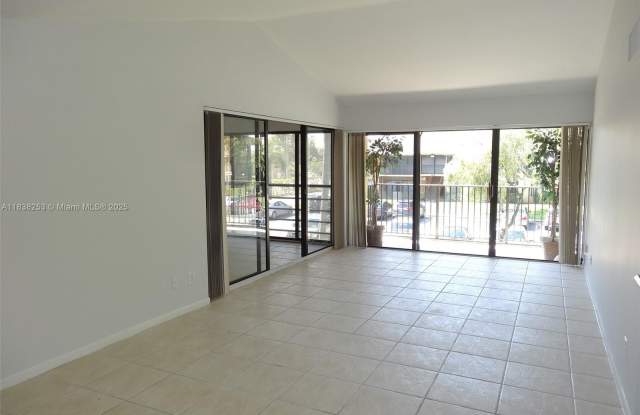 5855 Washington St - 5855 Washington Street, Hollywood, FL 33023
