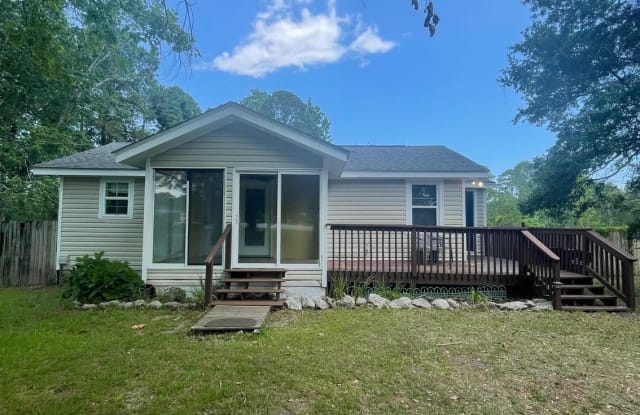 682 E Ocean Road - 682 Ocean Road, Holly Ridge, NC 28445