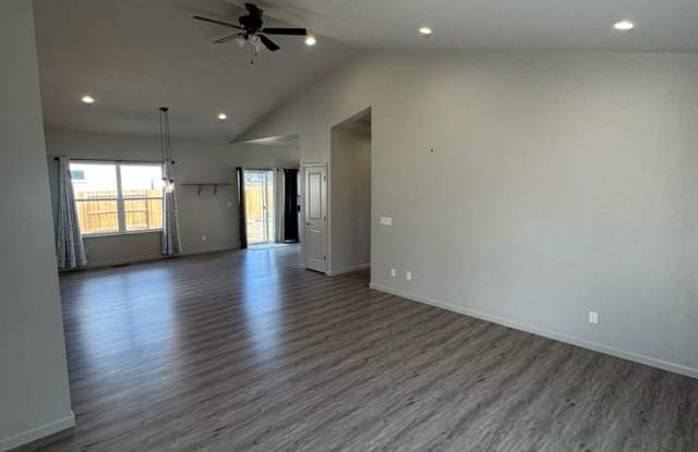 Newer 3 Bedroom Home in Fernley Donner Estates now available! Gallery 4