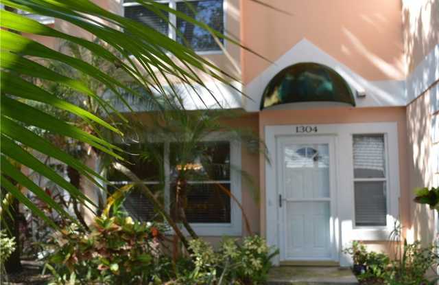 1304 Coral Park Lane unit: 102 photos photos