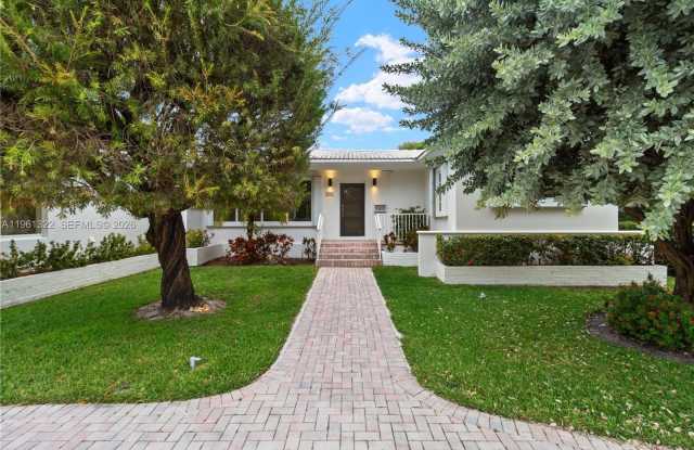 1261 98th St photos photos