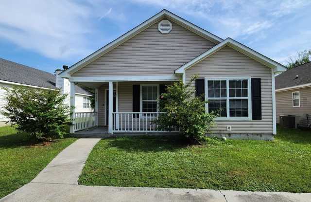 Cozy 3 Bedroom Home with Spacious Kitchen and Private Backyard photos photos