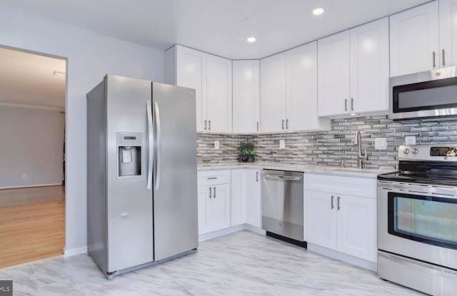 6714 MOCKINGBIRD WOODS COURT Gallery 3