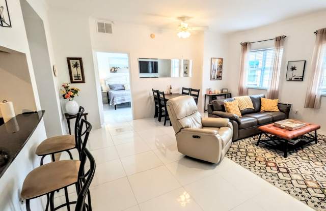 SEASONAL VACATION RENTAL IN THE BROADWAY PROMENADE! AVAILABLE DEC-APRIL 2027 Gallery 4