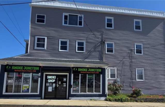 62 Main Road unit: 2 photos photos