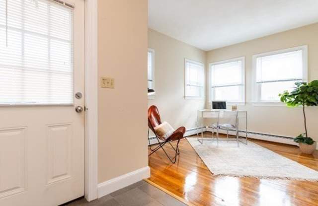 284 Melrose Street unit: A Gallery 2