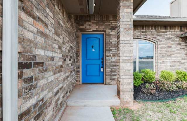 3 Bed 2 Bath With a Workout Room & Pool in the Clubhouse! Gallery 4