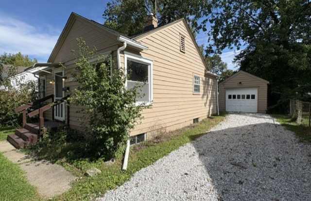 Welcome Home to Seward Avenue! Charming 2-Bedroom Ranch Gallery 3