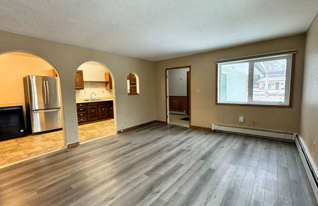 Location Location Location! 2 Bedroom with Garage! Gallery 3
